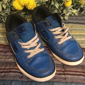 YouthDC skate  shoes